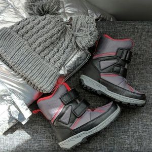 Unisex Snow boots - Like new! Worn once.